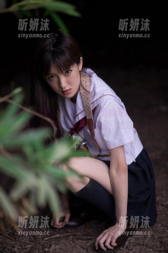 想要欣赏MiMi Chan的蕾姆写真吗？快来观看这一系列精美的原图，绝对不容错过！